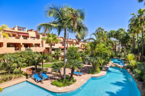 Prachtig penthouse met zeezicht en groot zonneterras, Estepona
